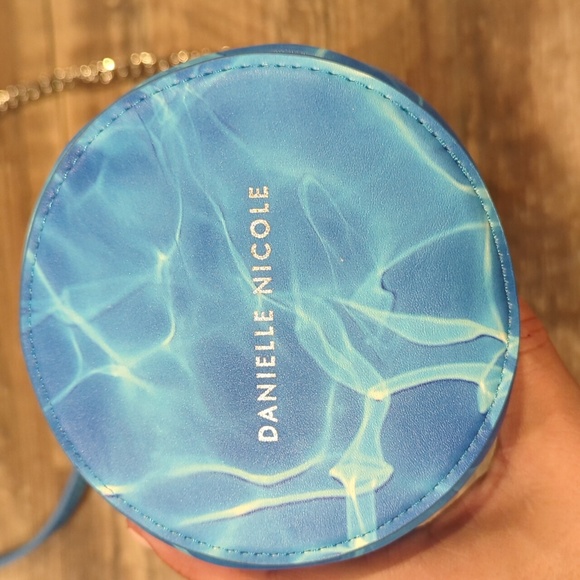 RARE!! Danielle Nicole carnival cruise bag - Picture 5 of 9